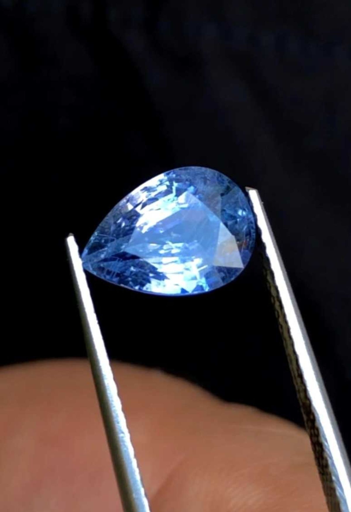 2.59 ct. AIG Certified Sapphire